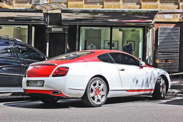 2 Mart 2014; Kiev, Ukrayna; Bentley Continental gt editoryal fotoğraf.