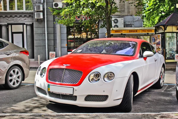2 Mart 2014; Kiev, Ukrayna; Bentley Continental gt editoryal fotoğraf.