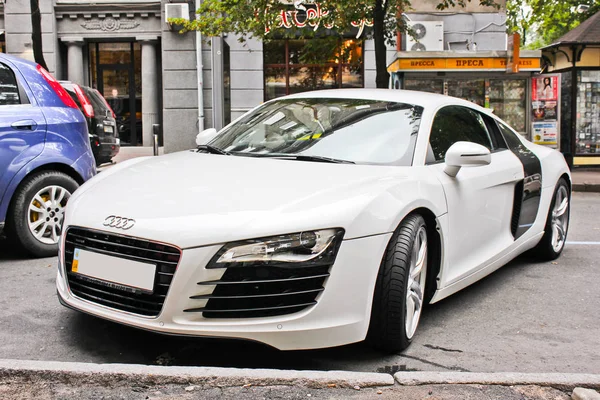 Ukrayna, Kiev; 15 Ağustos 2013; Audi R8. Editoryal fotoğraf.