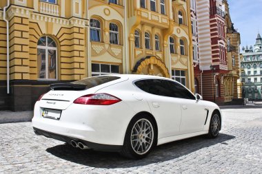 Kiev, Ukrayna, 25 Haziran 2015; Porsche Panamera 4s 4,8 4wd. editoryal fotoğraf.