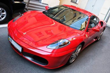Kiev, Ukrayna; 14 Ekim 2015; Ferrari F430. Kırmızı. Editoryal fotoğraf.