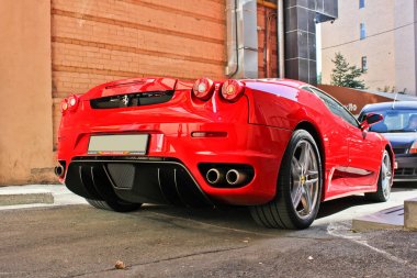 Kiev, Ukrayna; 14 Ekim 2015; Ferrari F430. Kırmızı. Editoryal fotoğraf.