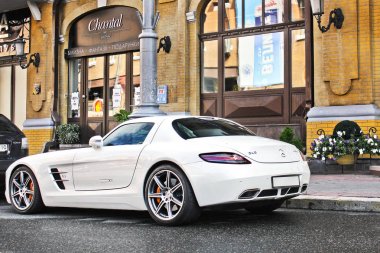1 Nisan 2016; Kiev; Mercedes-Benz Sls-sınıf Amg. Editoryal fotoğraf.
