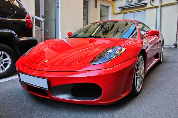 Kiev, Ukraine ; 14 octobre 2015 ; Ferrari F430. Rouge. Photo éditoriale . — Photo