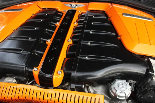 Kiev, Ukrayna; 10 Nisan 2015. Bentley motoru. Bentley Continental Gt yarış Mansory. Editoryal fotoğraf.