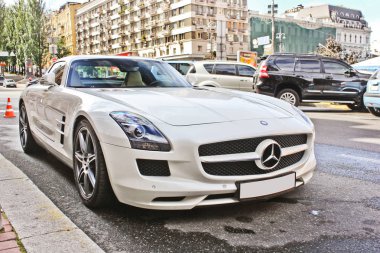 1 Nisan 2016; Kiev; Mercedes-Benz Sls-sınıf Amg. Editoryal fotoğraf.