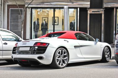 17 Haziran 2014, Kiev, Ukrayna. Audi R8 Spyder şehir. Editoryal fotoğraf.