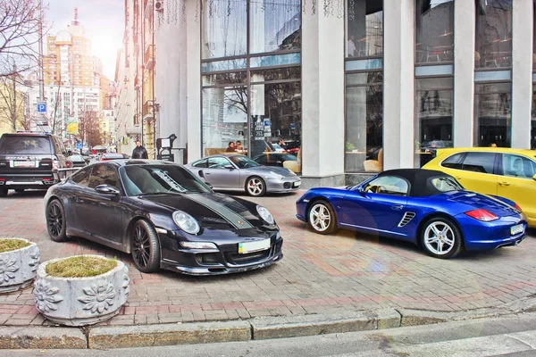 20 Mart 2014; Ukrayna, Kiev; Açılan Porsche araba süper. Porsche Turbo, 911'i, 924, 928, Panamera, Cayenne. Editoryal fotoğraf.