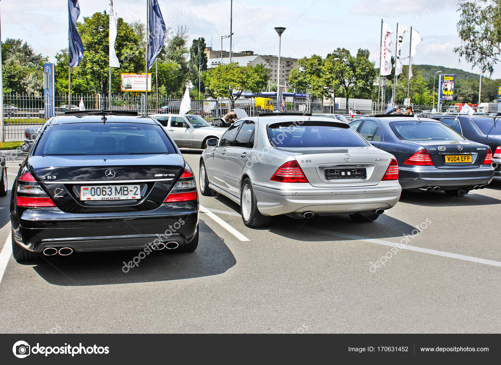 Ukraine Kiev September 17 14 Mercedes Benz S55 Amg W2 Mercedes Benz S63 Amg W221 Back View Editorial Photo Stock Editorial Photo C Amor7