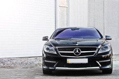 7 Ekim 2015; Kiev, Ukrayna. Mercedes-Benz Cl 65 Amg V12 Bi-Turbo. Farlar. Lüks. Ayarlama. Supercar. Editoryal fotoğraf.