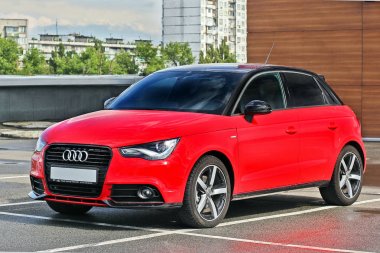 3 Eylül 2015; Kiev, Ukrayna. Kırmızı Audi A3. Editoryal fotoğraf.