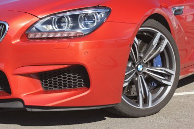 26 Eylül 2016, Kiev. BMW M6. Araba farlar. Lüks farlar. Editoryal fotoğraf.