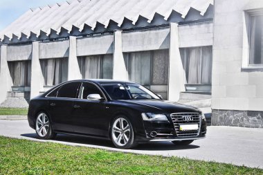 Ukrayna, Kiev. 20 Mart 2014. Audi S8. Araba. Karbon. farlar. Lüks. Ayarlama. Supercar. Editoryal fotoğraf.