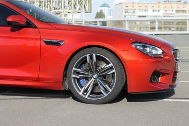 18 Nisan 2014; Ukrayna, Kiev; Bmw M6 parçası. Speedway. Hız. Araba. Karbon. Yarış. Lüks. Ayarlama. Supercar. Editoryal fotoğraf.
