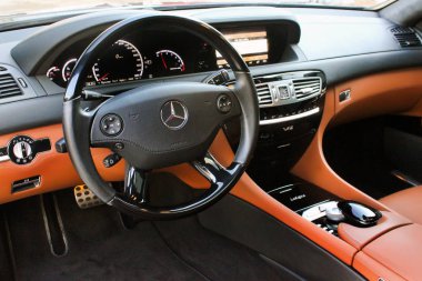 12 Nisan 2016; Kiev, Ukrayna; Araba iç lüks Servisi. Araba iç ayrıntılar. Mercedes-Benz Cl 65 Amg V12 Bi-Turbo. Editoryal fotoğraf.