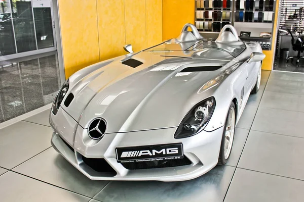 Kiev, October 2, 2013. Mercedes-Benz SLR McLaren Stirling Moss. AMG. Car headlights. Luxury Headlights. Editorial photo. — Stock Photo, Image