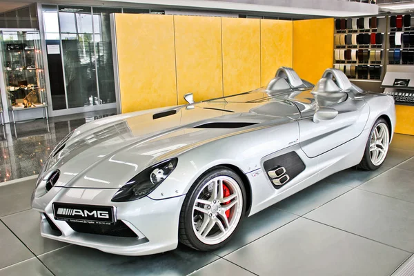 Kiev, October 2, 2013. Mercedes-Benz SLR McLaren Stirling Moss. AMG. Car headlights. Luxury Headlights. Editorial photo. — Stock Photo, Image