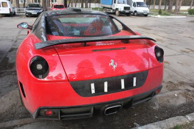 Kiev, Ukrayna; 12 Nisan 2016. Ferrari 599 Gtb Fiorano Stallone Mansory. kirli araba. Editoryal fotoğraf.