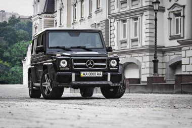 Kiev, Ukrayna; 21 Nisan 2015. Mercedes-Benz G 55 Amg. Speedway. Hız. pahalı. Araba. Karbon. Yarış. Lüks. Ayarlama. SUV. Supercar. Editoryal fotoğraf.