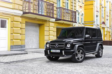 Kiev, Ukrayna; 21 Nisan 2015. Mercedes-Benz G 55 Amg. Speedway. Hız. pahalı. Araba. Karbon. Yarış. Lüks. Ayarlama. SUV. Supercar. Editoryal fotoğraf.