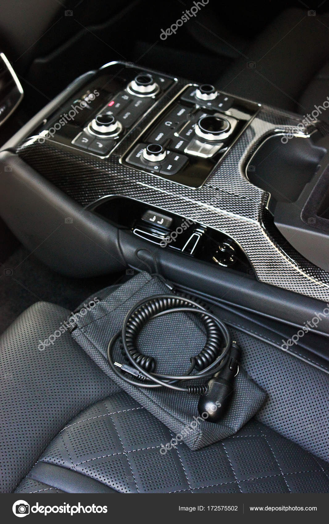 Dunkle Luxus Auto Innenraum Tuning Karbon Interieur
