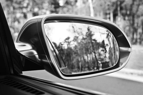 Car mirror. Forest in rear view mirror close up — Stock Photo, Image