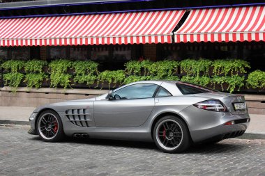 5 Eylül 2017. Kiev - Ukrayna. Şehir Merkezi. Hypercar. Ayarlama. Mercedes-Benz Slr Mclaren 722 Edition. Editoryal fotoğraf.