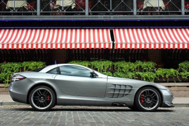 5 Eylül 2017. Kiev - Ukrayna. Şehir Merkezi. Hypercar. Ayarlama. Mercedes-Benz Slr Mclaren 722 Edition. Editoryal fotoğraf.