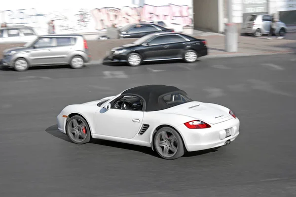 White Porsche Boxster Движении Сумы Украина Августа 2016 Года Редакционное — стоковое фото