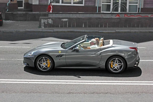 Ferrari California Beweging Kiev Oekraïne Juni 2017 — Stockfoto