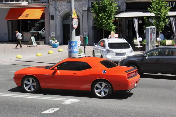 Kiev Ucraina Giugno 2017 Dodge Challenger Srt8 Movimento Foto Editoriale — Foto Stock