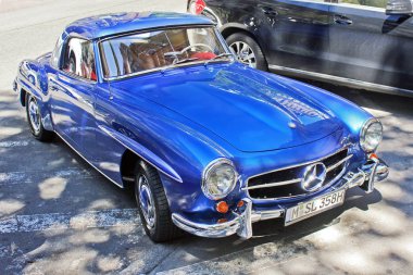 Mercedes-Benz 190 Sl (1959). Kraliyet supercar. Retro araba. Kiev, Ukrayna. 10 Haziran 2017.