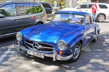 Mercedes-Benz 190 Sl (1959). Kraliyet supercar. Retro araba. Kiev, Ukrayna. 10 Haziran 2017.
