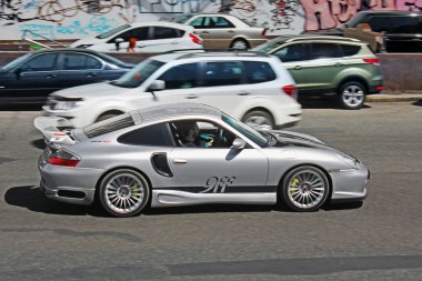 Porsche 911 (996) Turbo 9ff hareket. Editoryal fotoğraf. Kiev, Ukrayna. 10 Haziran 2017.