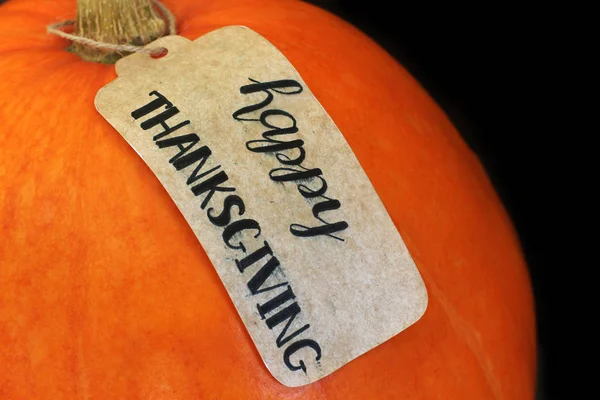 Die Inschrift "Happy Thanksgiving" auf dem Kürbis — Stockfoto