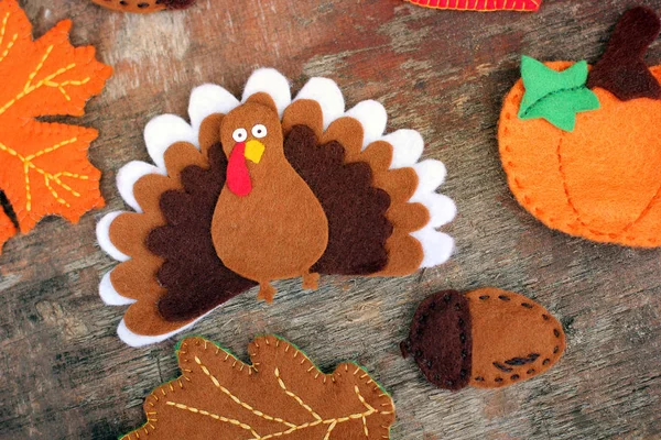 Thanksgiving Day. Acorn, turkey, leaves and pumpkin on a wooden background. Composition — Stock Photo, Image