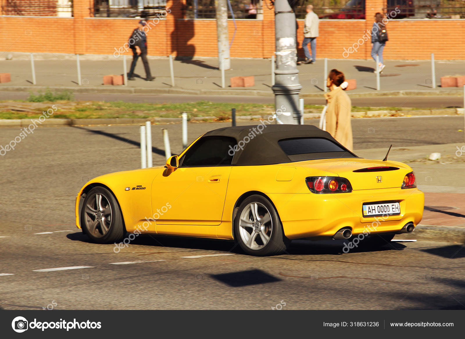 Kiev Ukraine October 14 19 Yellow Honda S00 Supercar In The City Stock Editorial Photo C Amor7