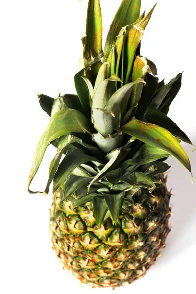 Ananas sur fond blanc. Fruits sur fond blanc — Photo