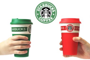 Chernihiv, Ukrayna - 14 Ocak 2020: Starbucks kupası beyaz arka planda