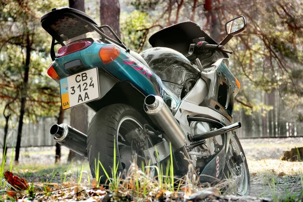 April 2020 Tschernihiw Ukraine Motorrad Wald Kawasaki Sportfahrrad Wald — Stockfoto