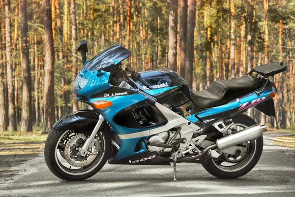 April 2020 Tschernihiw Ukraine Ein Motorrad Wald Kawasaki Sportfahrrad — Stockfoto