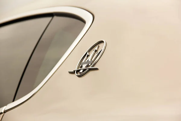 Kiev Ucraina Aprile 2020 Logo Maserati Auto Parte Della Macchina — Foto Stock