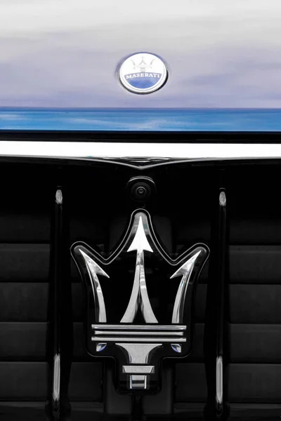 Kijev Ukrajna Április 2020 Luxus Autó Maserati Levante Városban Autóembléma — Stock Fotó