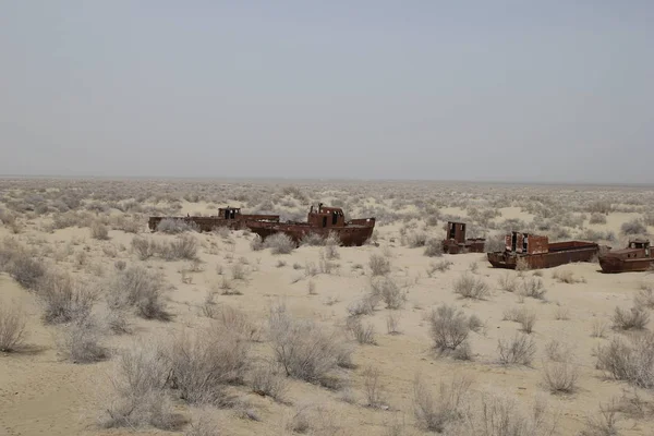 Bateaux Échoués Sur Fond Maintenant Sec Mer Aral Mer Est Photos De Stock Libres De Droits