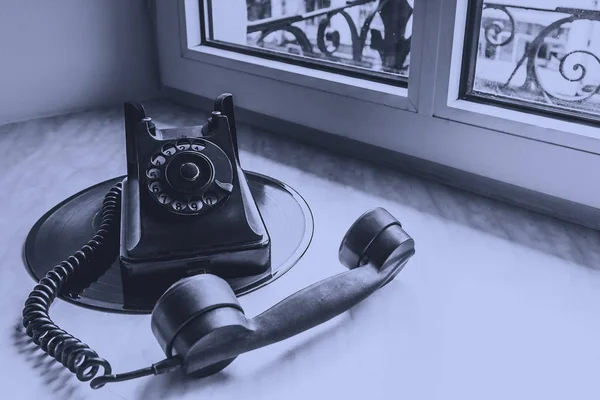 Old phone is in vinyl window — Stock Photo, Image