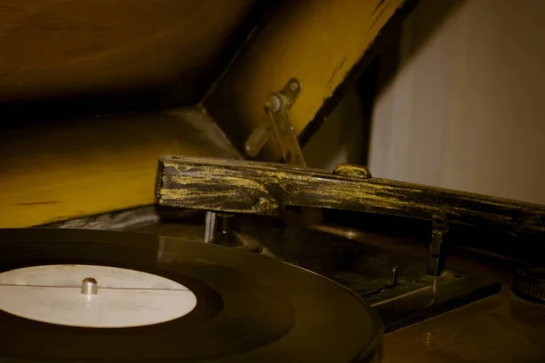 ビンテージ ビニールの蓄音機のクローズ アップ — ストック写真