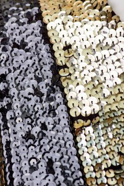Parlak renklerin payetleri ve payetleri ile kumaş. Moda glitter kumaş, payetler. Parlak yüzey