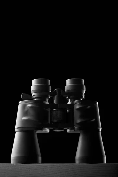 Binoculars are an excellent optical device for searching and observing during hunting, survival, and tracking — Stockfoto