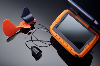 Balık tutarken sualtı çekim için kamera ve ekran