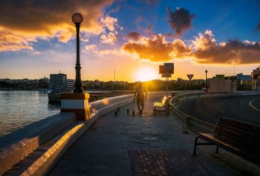 Sonbahar Malta günbatımı.